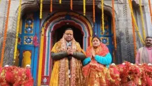 देहरादून: बाबा केदार के दर्शन को पत्नी संग पहुंचे सीएम धामी, एम्स के ट्रामा रथ का भी किया फ्लैग ऑफ