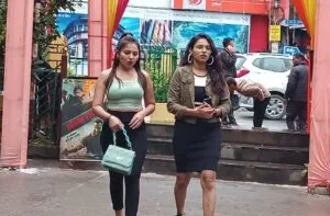 नैनीताल: रिमझिम बारिश में सैलानियों ने उठाया प्राकृतिक सुंदरता का लुत्फ