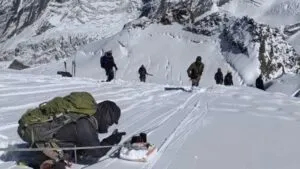 देहरादून: गोमुख में लापता युवक की तालश में जुटी पुलिस, एसडीआरएफ व वन विभाग की टीम