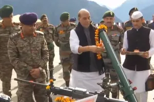 विजयादशमी 2022: उत्तराखंड में रक्षामंत्री राजनाथ सिंह ने की शस्त्र पूजा, बोले- हमारे देश की सबसे बड़ी निधि ‘भारतीय सेना’