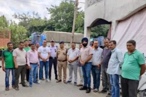 हल्द्वानी: पुलिस और सीपीयू ने ट्रांसपोर्टरों का उत्पीड़न बंद नहीं किया तो गाड़ी खड़े करने की दी चेतावनी