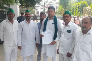 बरेली: बीडीए ने एक साल पहले ली जमीन, अब तक भुगतान नहीं, डीएम से मिले किसान