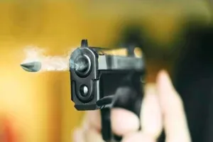 अलीगढ़: दिनदहाड़े एएमयू कैंपस में चली ताबड़तोड़ गोलियां, दहशत में सहमे छात्र   