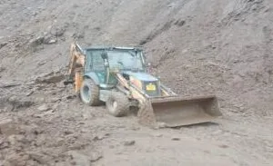 चंपावत-टनकपुर हाईवे पर मलबा आने से लगा ब्रेक, प्रदेश में आज है बारिश का भारी अलर्ट