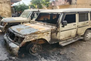 कन्नौज: अस्पताल परिसर में खड़े 4 वाहनों में लगी आग