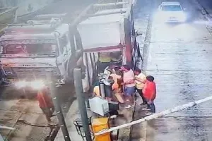 अलीगढ़: भाजपा विधायक के गुर्गों ने टोल प्लाजा कर्मचारियों से की मारपीट