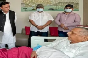 मुलायम सिंह की हालत में सुधार नहीं, अखिलेश ने कार्यकर्ताओं से की अस्पताल न आने की अपील
