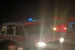 बरेली: ट्रैक्टर ट्रॉली पलटने से लगा जाम, मरीजों को अस्पताल ले जा रही एंबुलेंस फंसी