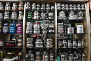 बरेली: बर्तन बाजार में महंगाई का जोर, स्टील के प्रेशर कुकर की है मांग, धनतेरस के लिए सजने लगी दुकानें