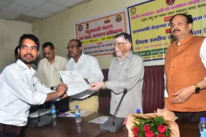 बरेली: मधुमक्खी पालन और शहद उत्पादन प्रशिक्षण कार्यक्रम का समापन, पूर्व केंद्रीय मंत्री, सांसद ने बांटे प्रमाण पत्र