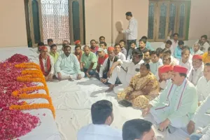 शाहजहांपुर: सपाइयों ने नेताजी को यादकर पार्टी कार्यालय पर अर्पित की श्रद्धांजलि