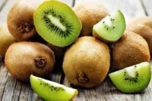 Health Tips: डेंगू की रोकथाम के लिए कीवी फल है रामबाण, जानिए इसके अचूक फायदे
