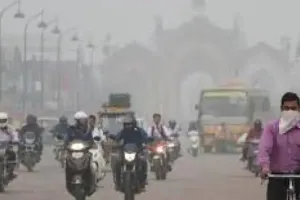 दिल्ली की हवाओं में घुला प्रदूषण का जहर, AQI लेवल 323 पहुंचा, UP में भी दिखा असर
