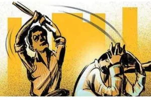 पीलीभीत: व्यापारी ने युवक को किया अधमरा, दरोगा बोले- 108 पर कॉल करो