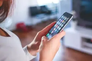 इस कंपनी ने यूजर्स को दिया बड़ा झटका, बंद किया ये प्रीमियम प्लान