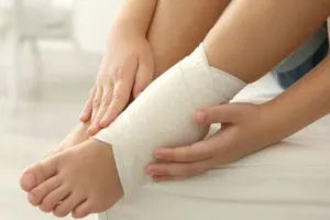 मोच की समस्या से हैं परेशान तो अपनाएं ये घरेलू नुस्खा…