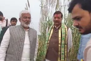 मथुरा: नहर को सूखा देख चढ़ा जलशक्ति मंत्री का पारा, बोले- जल्दी जबाव दो नहीं तो नहर में दौड़ा दूंगा