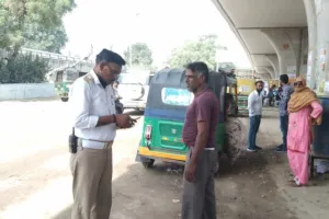 बरेली: शहर में दौड़ रहे देहात परमिट के ऑटो, अभियान चलाकर काटे कई चालान