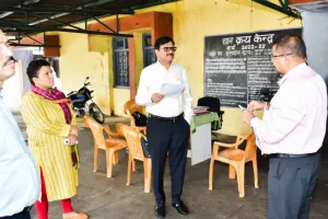 बरेली: डीएम ने की क्रय केंद्र पर उपकरणों और कांटे की जांच 