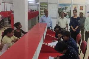 बरेली: डाक टिकट संग्रहण दिवस पर बच्चों ने दी परीक्षा