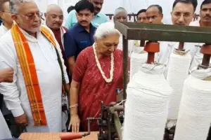 शाहजहांपुर: गांधी जयंती पर राज्यपाल ने गांधी प्रतिमा का किया अनावरण, दिया ये संदेश