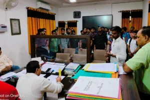 बरेली: छात्रों ने किया बीटेक की परीक्षाएं न कराने की मांग