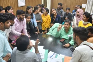 बरेली: बीकॉम के परिणाम में गड़बड़ी को लेकर हंगामा, कुलपति कक्ष में घुसने पर नोकझोंक