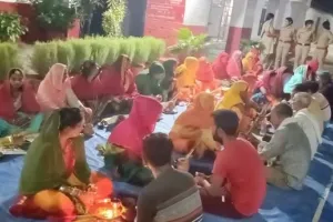 शाहजहांपुर: जेल अधीक्षक की पहल से बंदी दंपतियों को कराया गया चांद का दीदार