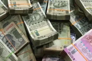 मछली विक्रेता की खुली किस्मत, बैंक से कुर्की नोटिस मिलने के बाद 70 लाख रुपये की लगी लॉटरी