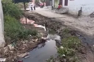 मथुरा: नारकीय जीवन जीने को मजबूर भगवतीपुरम के लोग, गुहार लगाने के बाद भी नहीं सुनवाई