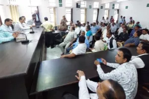 पीलीभीत: नायब तहसीलदार और अधिवक्ताओं का विवाद गहराया, तकरार बरकरार