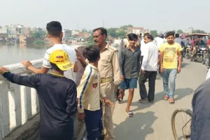 शाहजहांपुर: पुलिस पिकेट के पास बड़ा हादसा, बेकाबू कार ने साइकिल सवार को मारी टक्कर