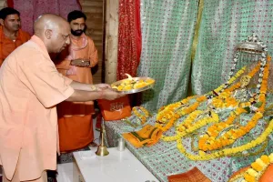 अयोध्या: सीएम ने रामलला से मांगा आशीर्वाद, संतों से की सहयोग की अपील