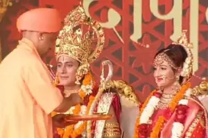 अयोध्या: पुष्पक विमान से पहुंचे भगवान, सीएम योगी ने किया राज्याभिषेक