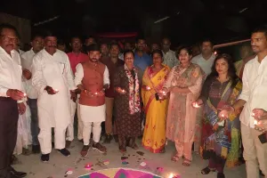 बहराइच: घर में पहुंचा पीने का पानी तो 2100 दीयों की रोशनी में कई गांवों में मनी दीवाली