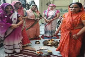 बांदा: घरों में हुई गोवर्धन पूजा, गोरक्षा का लिया संकल्प