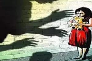 बांदा: चाऊमीन खिलाने के बहाने बालिका से दुष्कर्म, आरोपी की तलाश कर रही पुलिस