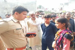 हरदोई: चारपाई पर खून से लथपथ मिला महिला का शव, पति पर हत्या करने का आरोप