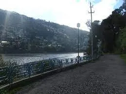 नैनीताल: भारी बारिश से जिले के 29 मार्ग बंद, नैनी झील का जलस्तर भी 11.1 फीट पहुंचा