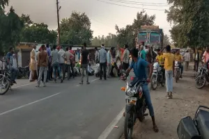 चित्रकूट: खाद के लिए किसानों ने राजापुर-पहाड़ी मार्ग पर लगा दिया जाम