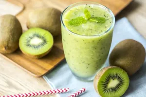 कीवी जूस पीने के हैं कई फायदे, रोजाना करें इसका सेवन, कई बीमारियों से रहेंगे दूर