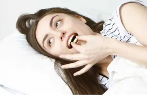 आपको भी है सोते समय दांत किटकिटाने की आदत, इन घरेलू उपायों की मदद से करें दूर