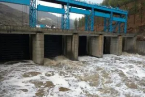 अल्मोड़ा: जवानों की कड़ी मशक्कत से खुले कोसी बैराज के पांचों गेट