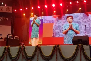 कमलनाथ की सरकार को कमल की सरकार समझ हथिया लिया :कुमार विश्वास