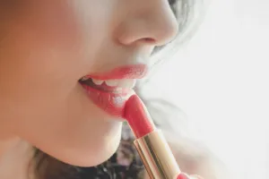 पुरानी लिपस्टिक को दोबारा ऐसे करें यूज, मिनटों में बनेगी ग्लॉसी, जानें तरीका