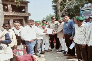 हरदोई: किसानों की सीएम योगी से अपील, सौंपा 11 सूत्रीय मांग पत्र