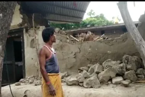 रायबरेली: अचानक ढहा कच्चा मकान, तीन लोगों को सुरक्षित निकाला