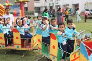 बरेली: जीआरएम स्कूल में पिकनिक का आयोजन, नन्हे-मुन्नों ने की मस्ती