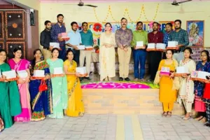 बरेली: एसएसवी इंटर कॉलेज में किया गया दीपोत्सव, शिक्षक-शिक्षिकाओं और छात्रों ने लिया भाग