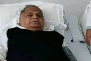 लखनऊ: परिवार सहित हॉस्पिटल से निकले अखिलेश, मुलायम सिंह के लिए 24 घंटे बेहद महत्वपूर्ण